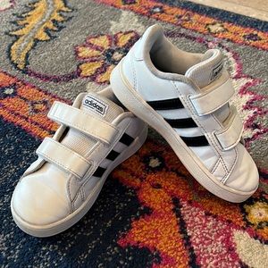 Adidas toddler sneaker Velcro size 9